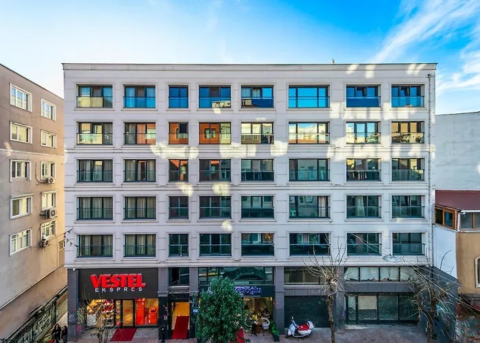 Roys Hotel & Suites