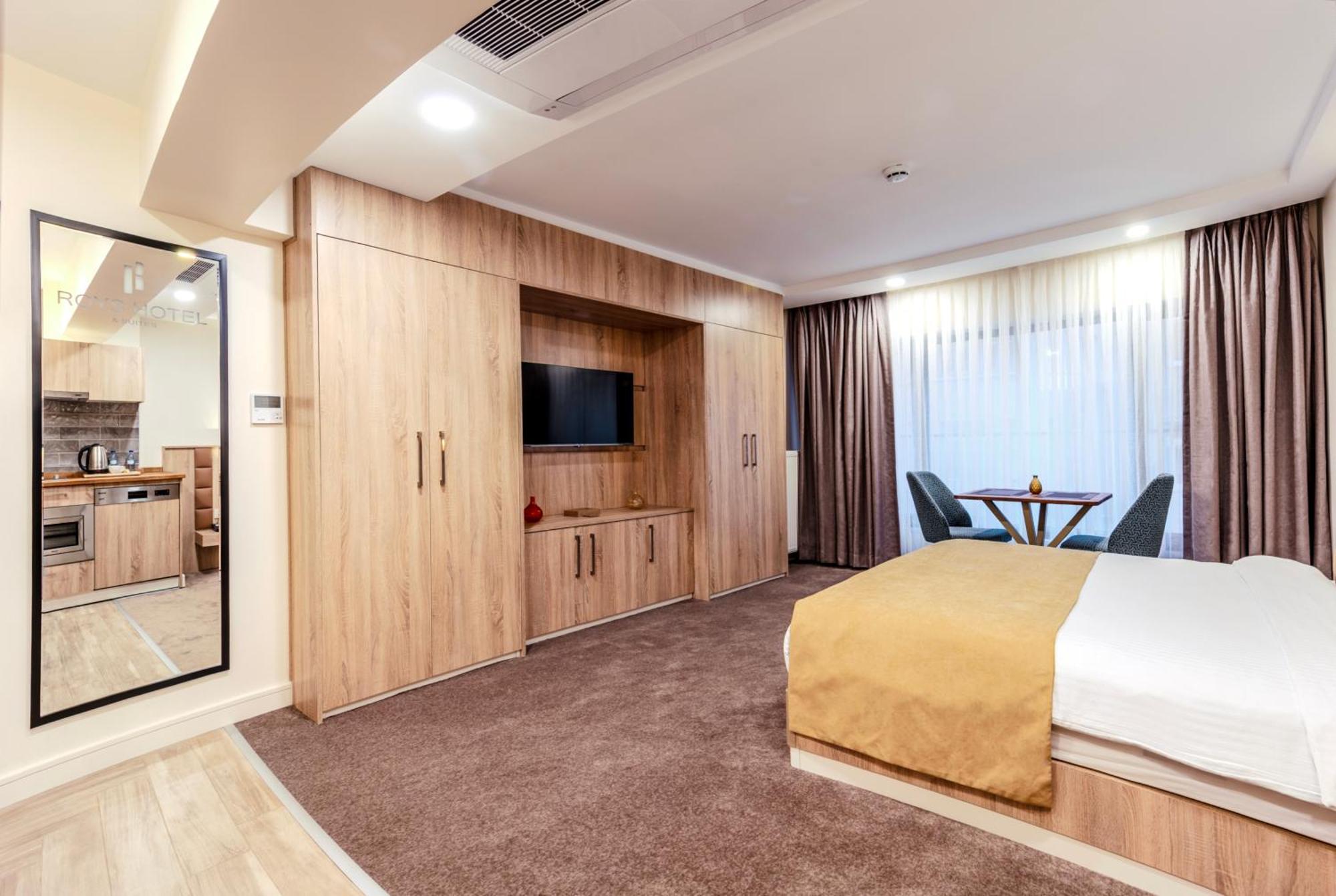 Hotel Roys & 4*