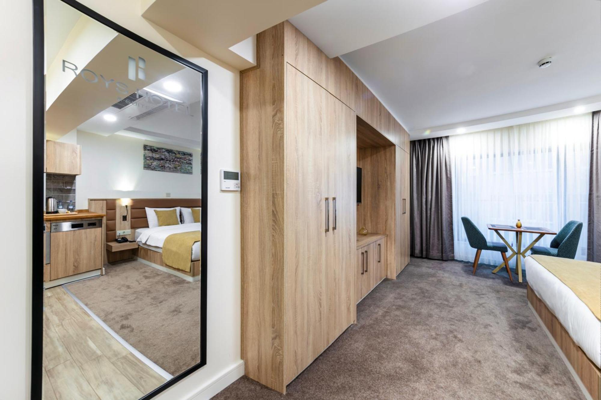 Otel Roys & 4*