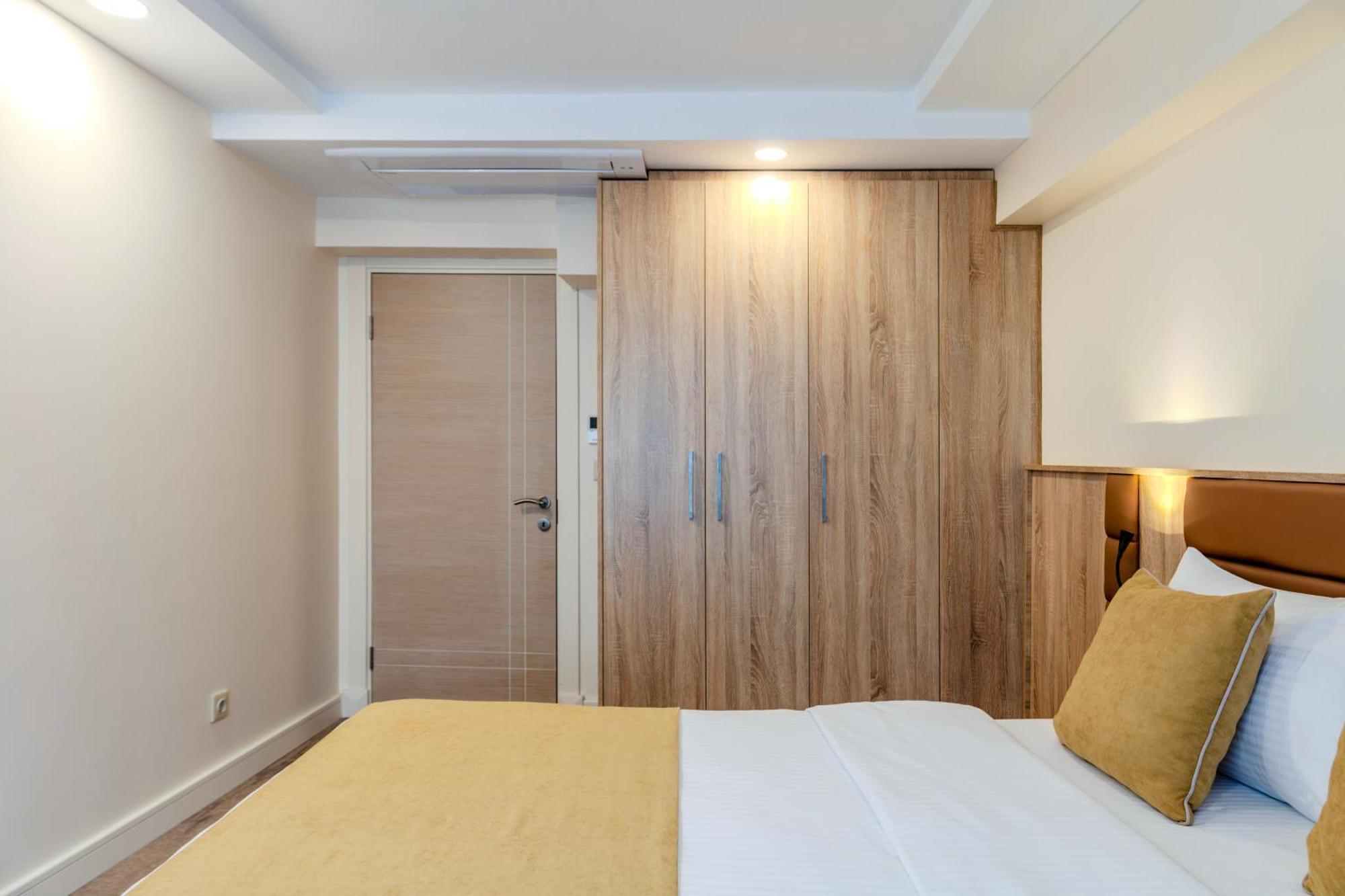 Roys & Otel