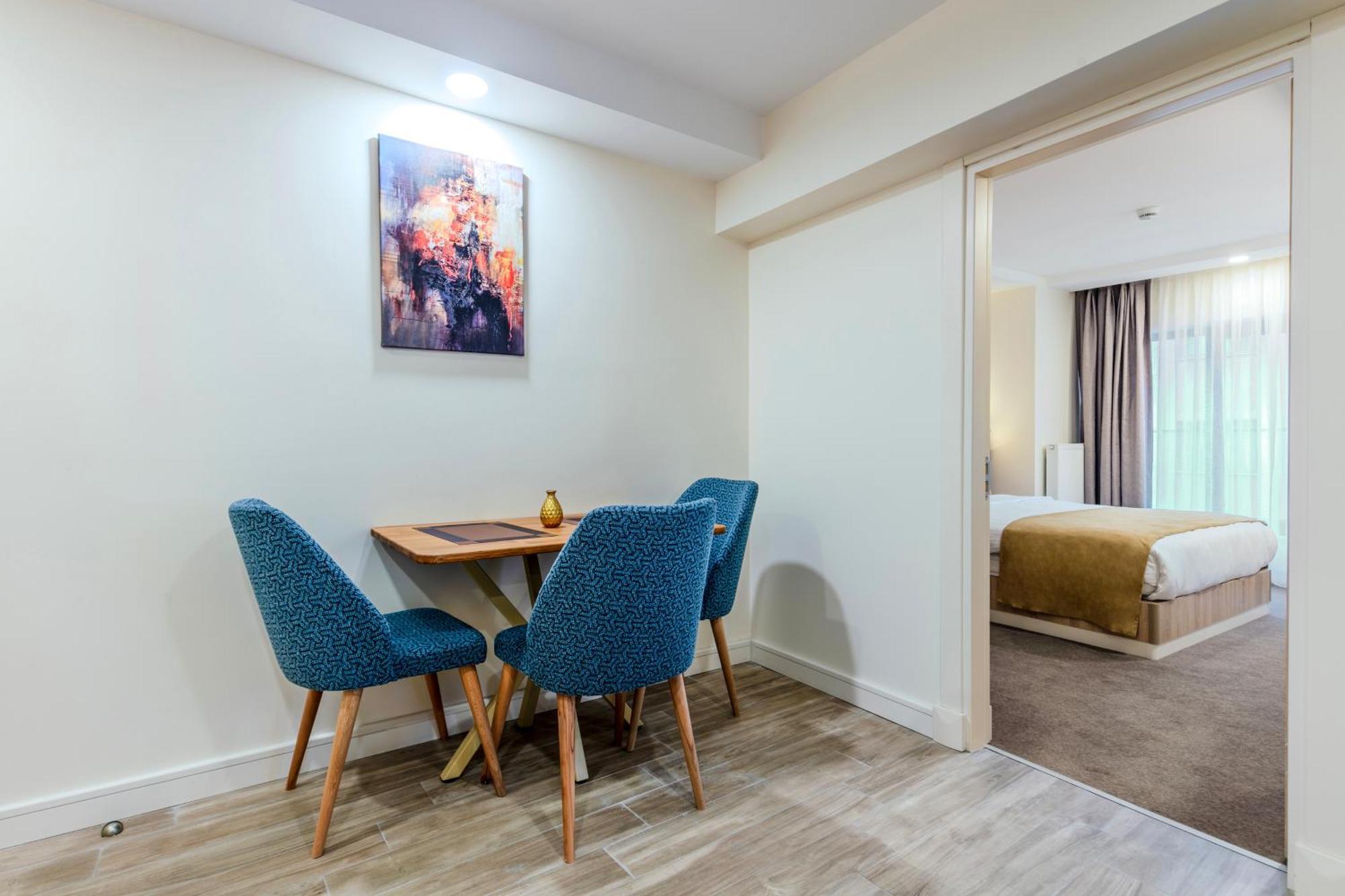 Otel Roys & 4*