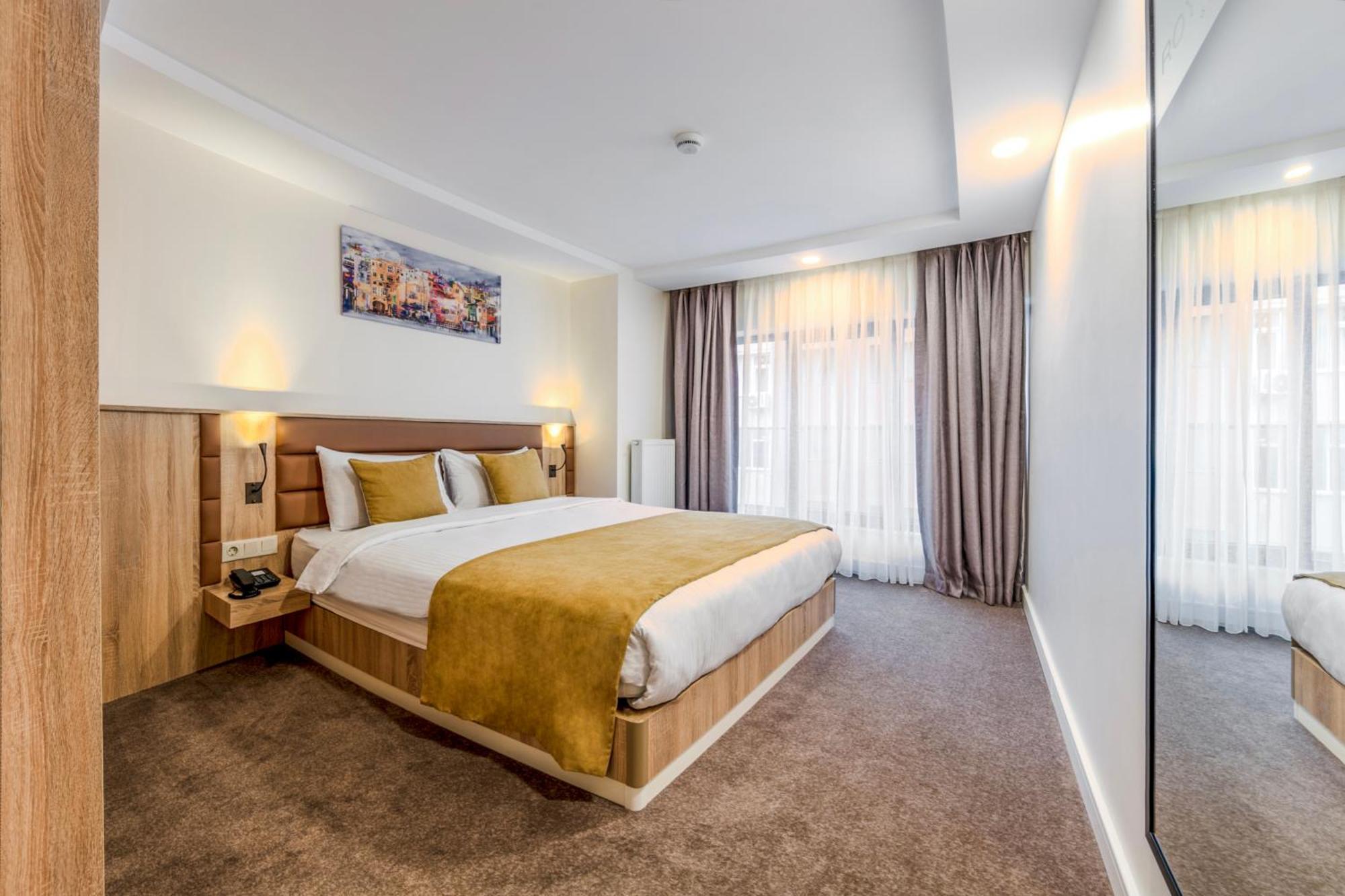 Roys & Otel