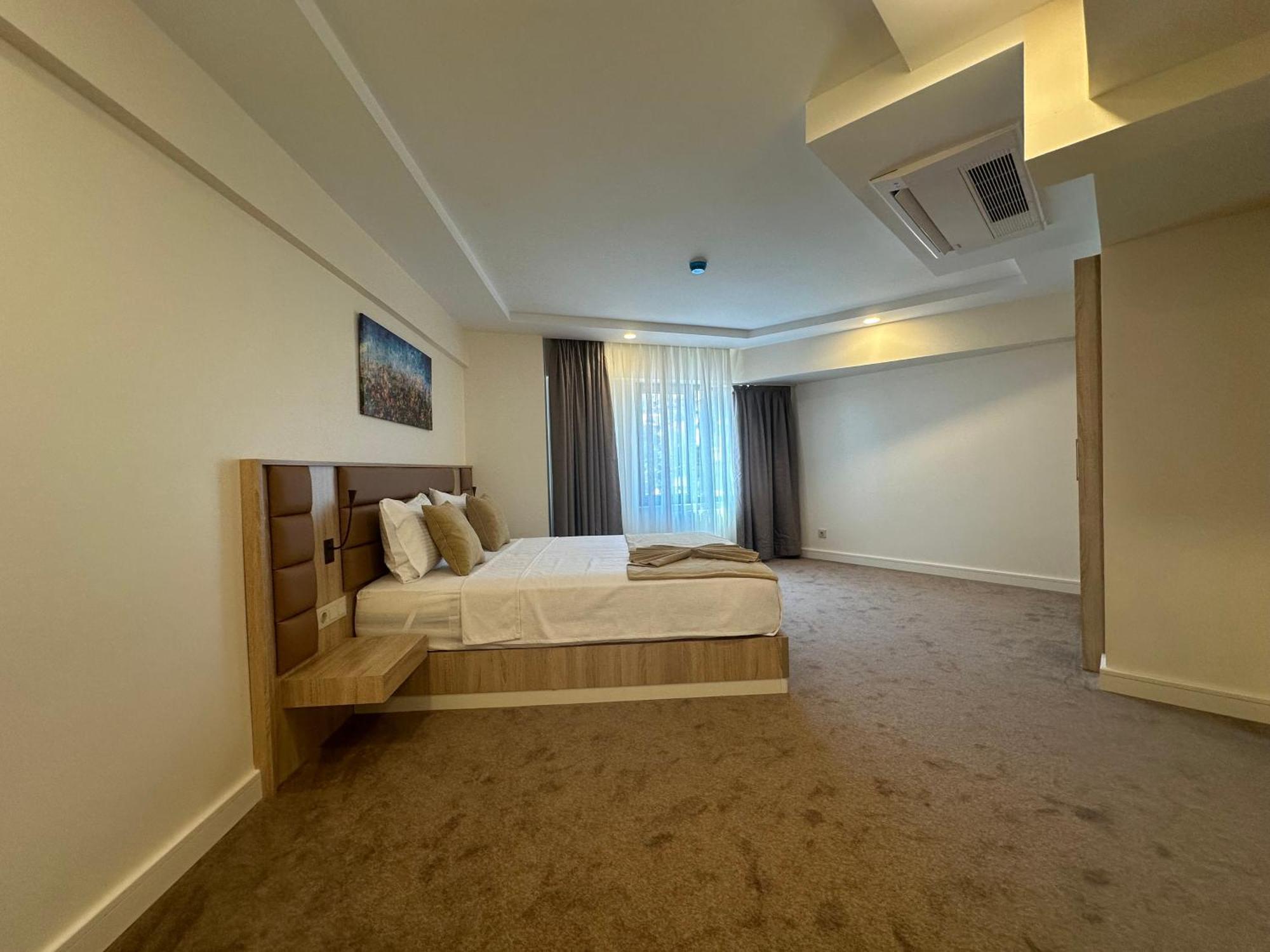 Hotel Roys &