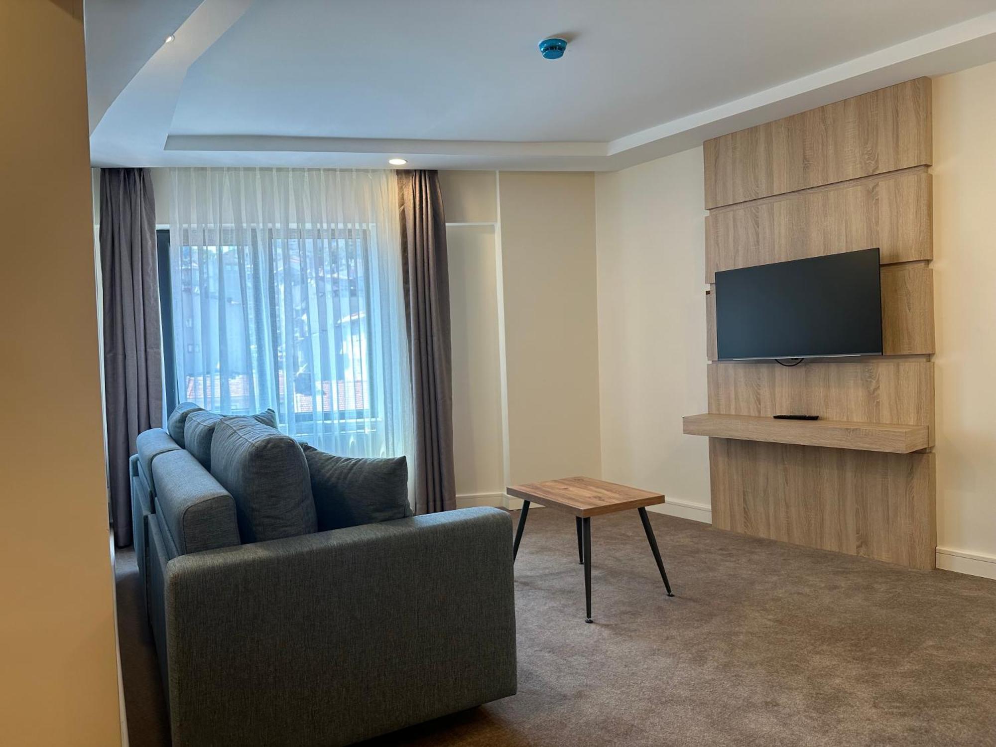 Roys & Hotel 4*